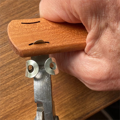 Pick bender in action